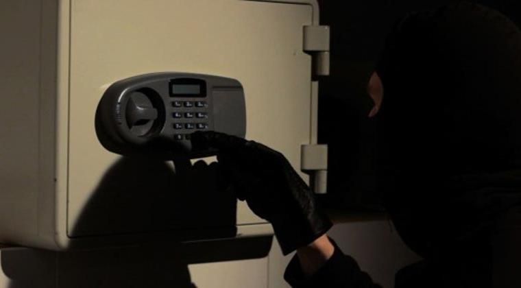 podiumnews.com-Spesialis Bobol Brankas Beraksi di 18 TKP